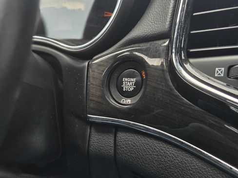 Used 2019 Jeep Grand Cherokee Overland AWD/4WD image 23