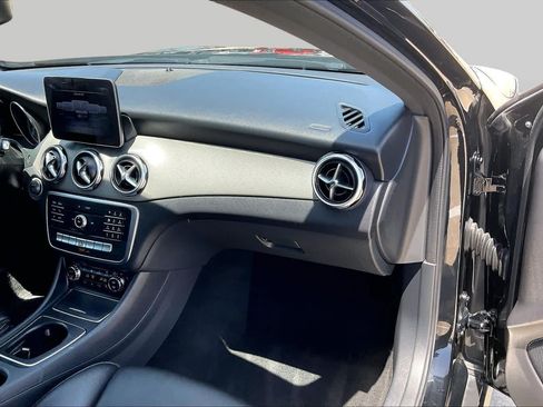 Used 2018 Mercedes-Benz GLA 250 w/ Premium Package image 18