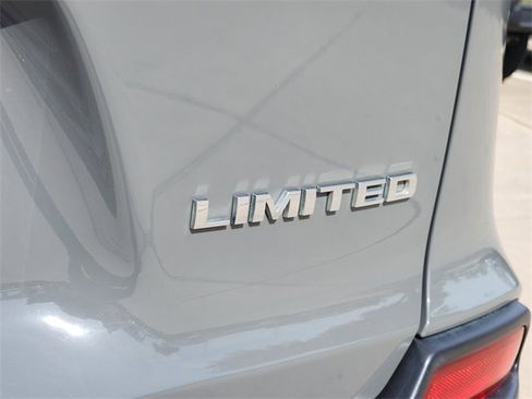 Used 2022 Jeep Cherokee Limited image 12