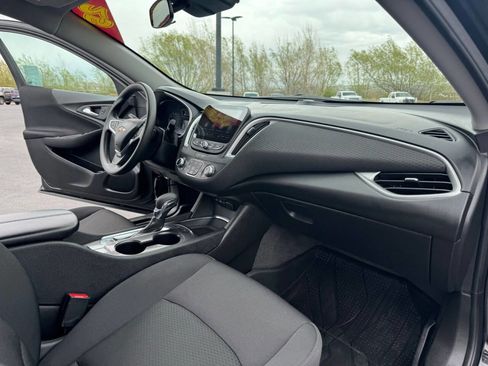 Used 2025 Chevrolet Malibu LT FWD image 34