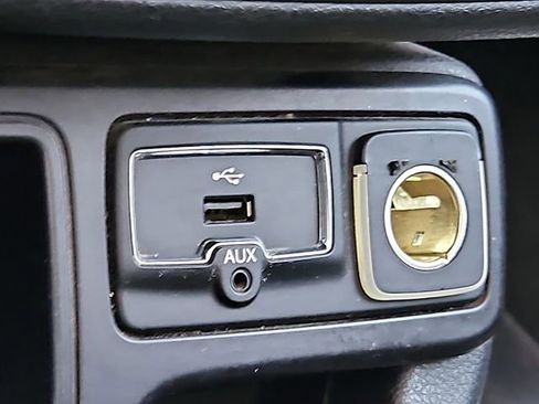 Used 2018 Jeep Renegade Latitude w/ Popular Equipment Group FWD image 17
