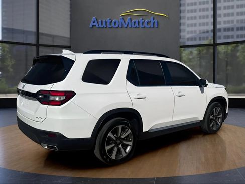 Used 2025 Honda Pilot Elite image 11