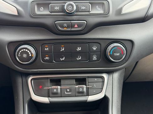 Used 2024 GMC Terrain SLE AWD/4WD image 28