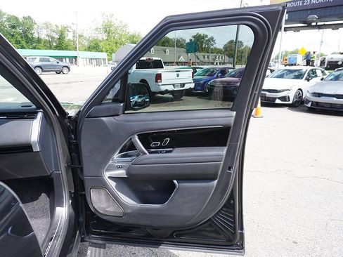 Used 2024 Land Rover Range Rover Long Wheelbase Autobiography image 32