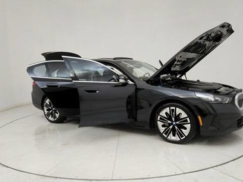 Used 2024 BMW i5 eDrive40i w/ M Sport Package RWD image 13