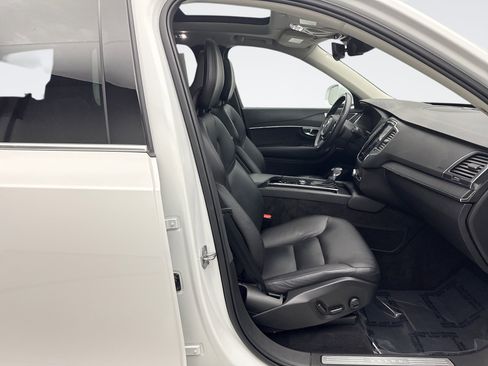 Used 2020 Volvo XC90 T5 Momentum image 16