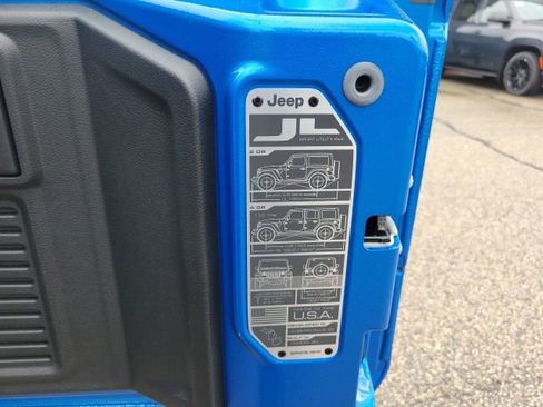 Used 2024 Jeep Wrangler Sahara AWD/4WD image 84