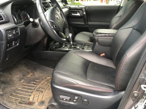 Used 2020 Toyota 4Runner TRD Off-Road Premium w/ Moonroof Package AWD/4WD image 4