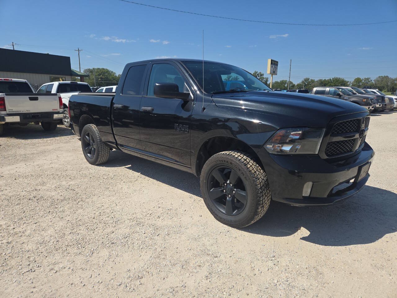 Used 2018 RAM 1500 Express w/ Black Ram 1500 Express Group AWD/4WD image 1