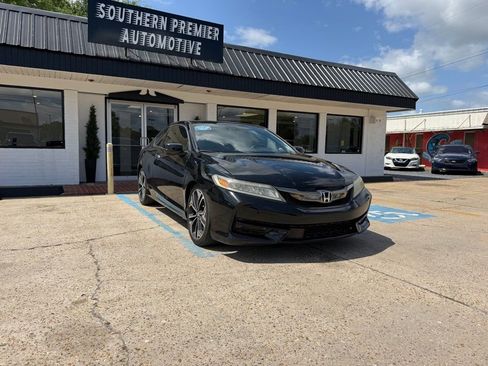 Used 2017 Honda Accord Touring image 3