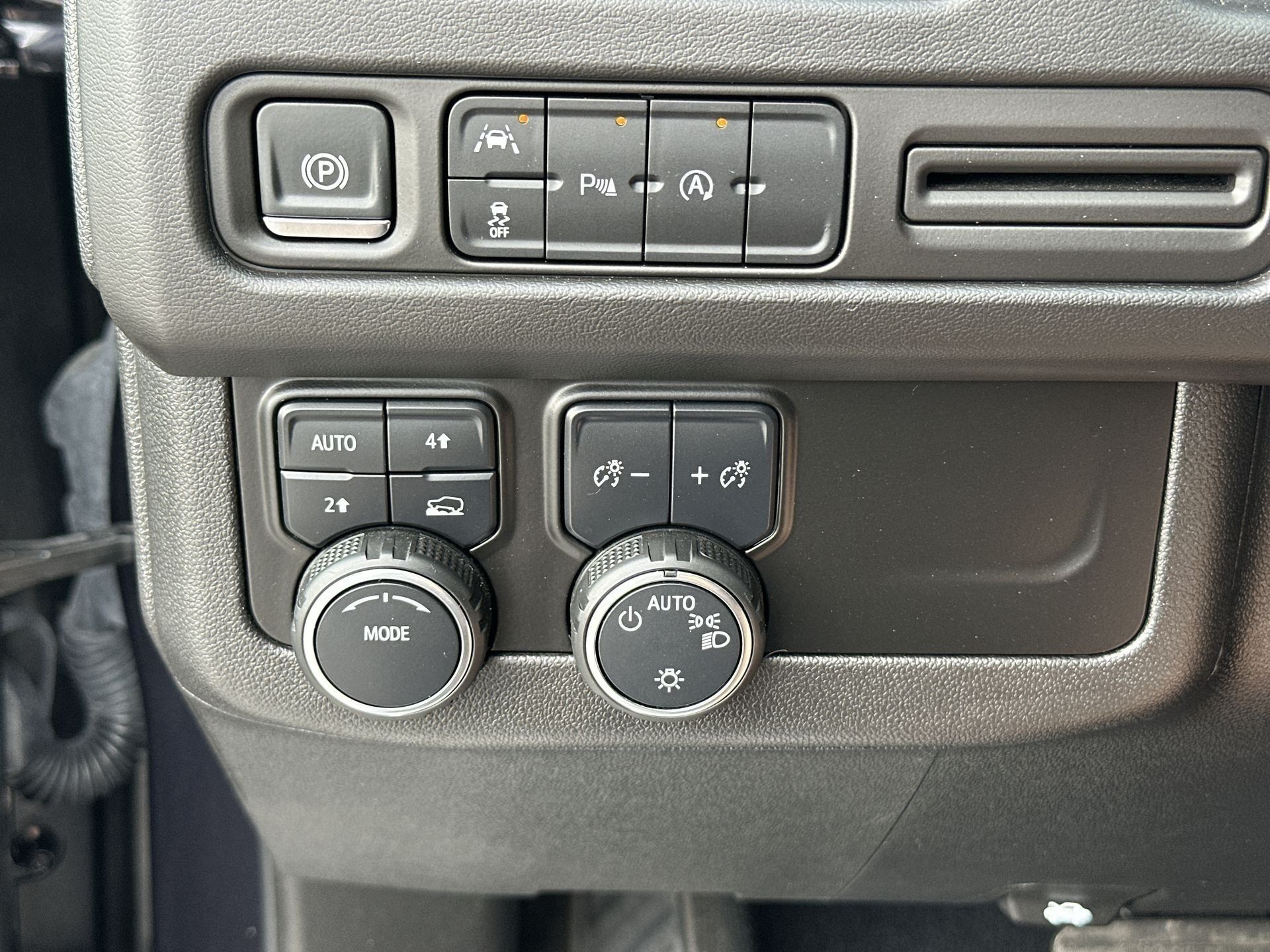 Certified 2024 Chevrolet Suburban LT AWD/4WD image 18
