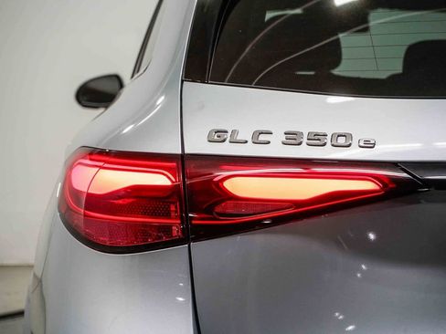 Used 2025 Mercedes-Benz GLC 350e 4MATIC image 9