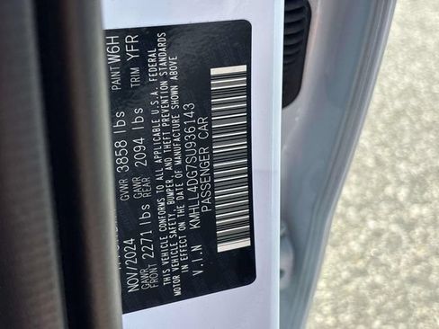 Certified 2025 Hyundai Elantra SE FWD image 30