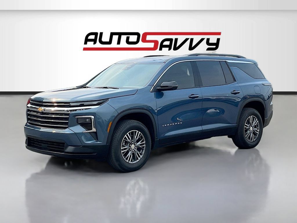 Used 2026 Chevrolet Traverse LT w/ Driver Confidence Package AWD/4WD image 3
