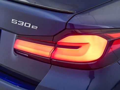 Certified 2023 BMW 530e w/ M Sport Package image 12