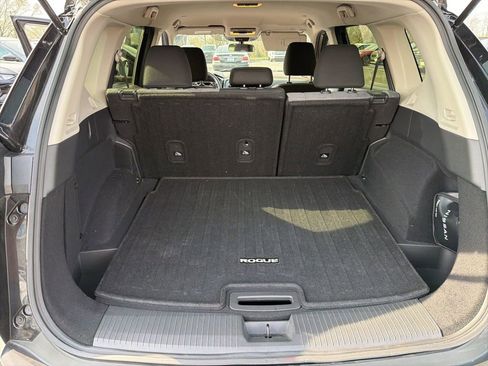 Used 2023 Nissan Rogue SV image 11
