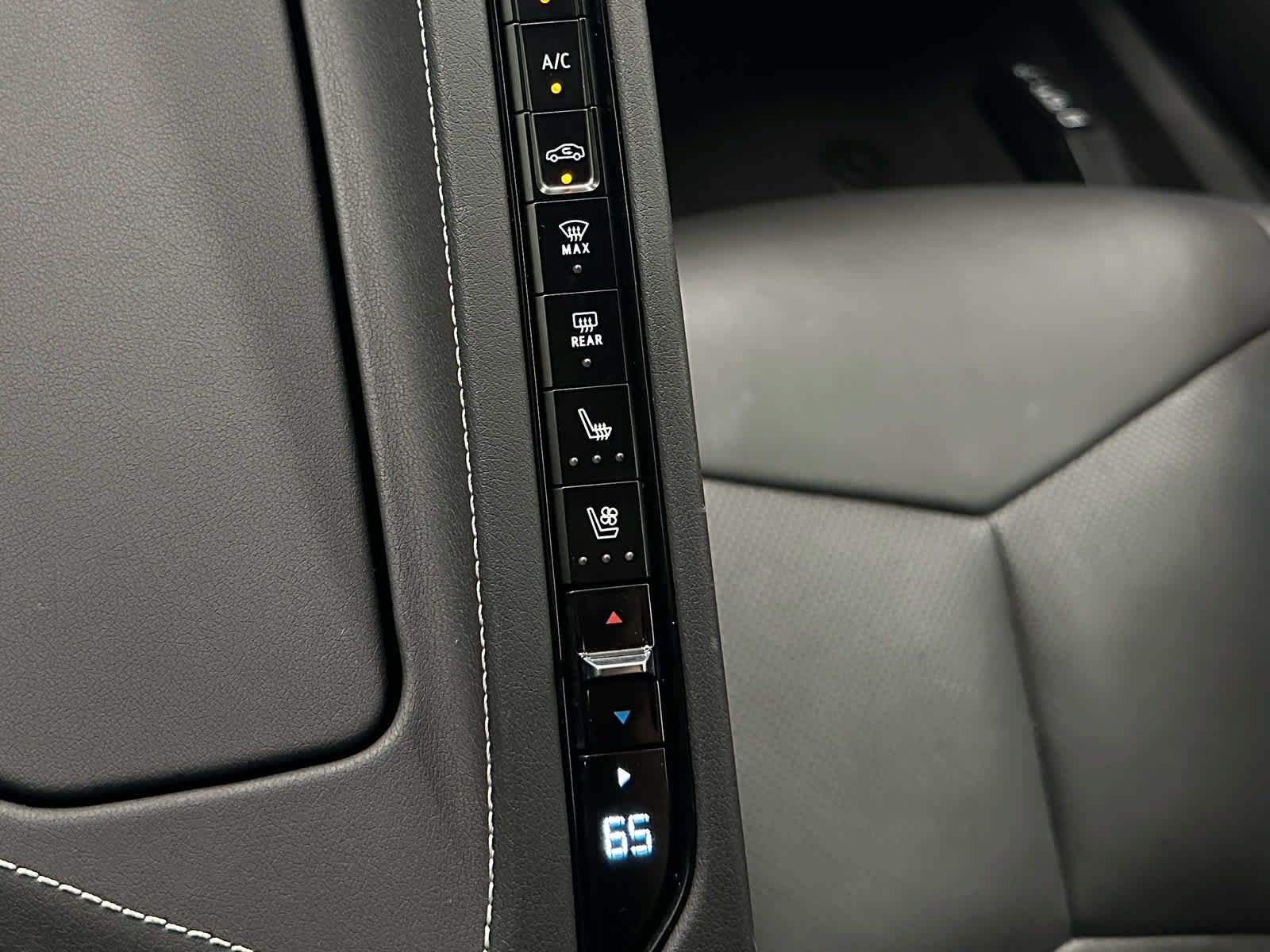 Used 2023 Chevrolet Corvette Stingray Preferred Cpe RWD image 23
