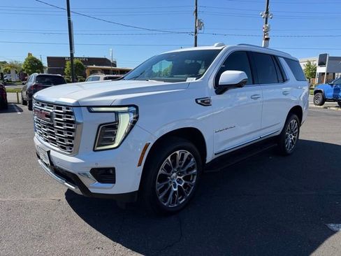 Used 2025 GMC Yukon Denali AWD/4WD image 3