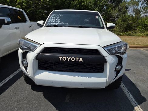 Used 2019 Toyota 4Runner SR5 Premium AWD/4WD image 2