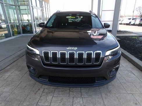 Used 2019 Jeep Cherokee Latitude Plus w/ Comfort/Convenience Group image 2