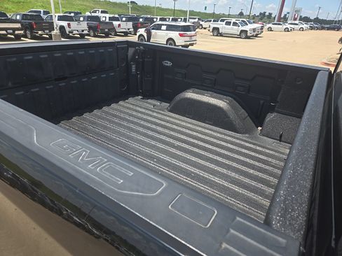 Used 2020 GMC Sierra 1500 SLT RWD image 14