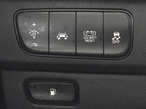 Used 2018 Kia Niro LX image 32