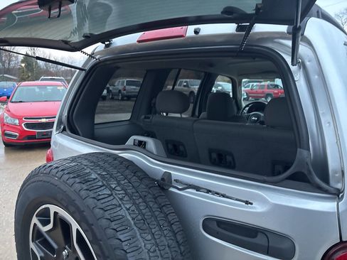 Used 2007 Jeep Liberty Sport image 25