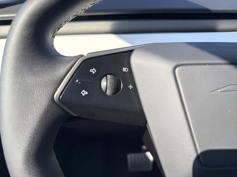 Used 2024 Tesla Cybertruck AWD Crew Cab image 17