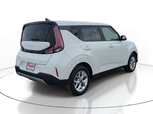 Used 2025 Kia Soul LX w/ LX Technology Package image 4