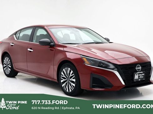 Used 2024 Nissan Altima 2.5 SV image 1