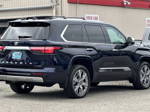 Used 2025 Toyota Sequoia Capstone image 5
