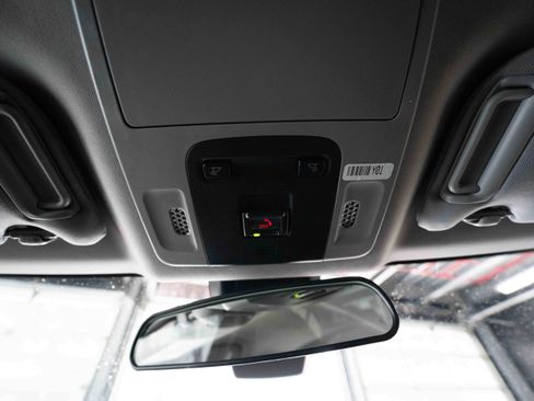 Used 2024 Toyota Camry SE image 18