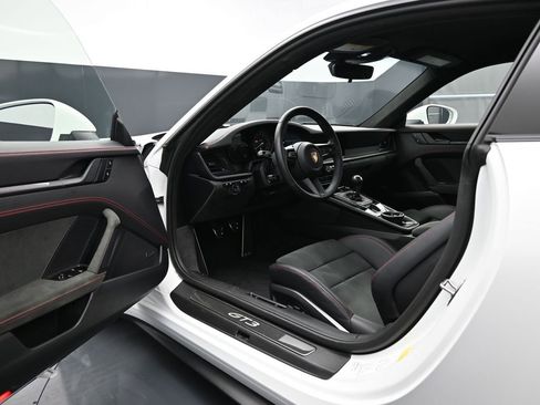 Certified 2024 Porsche 911 GT3 RWD image 4