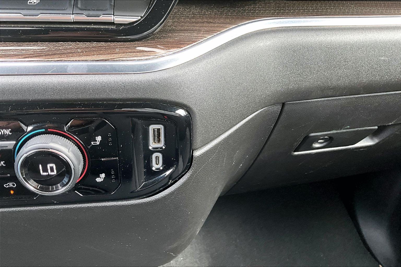 Used 2025 Chevrolet Silverado 1500 LT AWD/4WD image 19