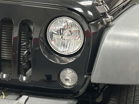 Used 2017 Jeep Wrangler Unlimited Sport w/ Connectivity Group AWD/4WD image 6