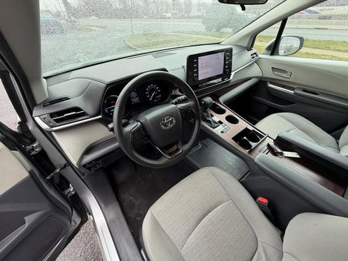 Used 2024 Toyota Sienna LE image 15