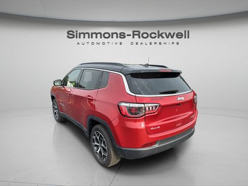 Used 2025 Jeep Compass Limited AWD/4WD image 3