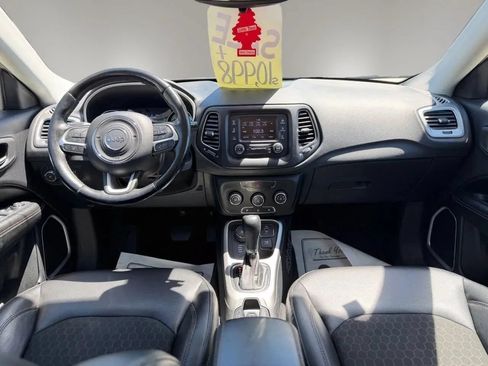 Used 2018 Jeep Compass Latitude w/ Cold Weather Group AWD/4WD image 9