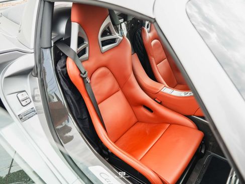 Used 2004 Porsche Carrera GT RWD image 36