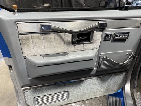 Used 1987 GMC Suburban 2WD image 15