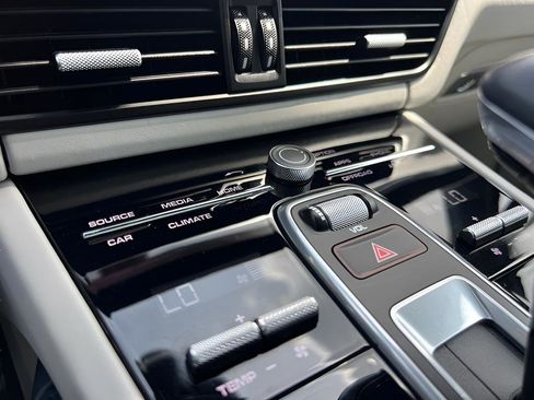 Used 2021 Porsche Cayenne AWD/4WD image 56