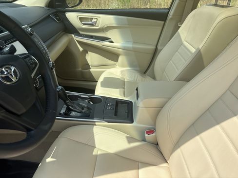 Used 2017 Toyota Camry XLE w/ Moonroof Package image 9