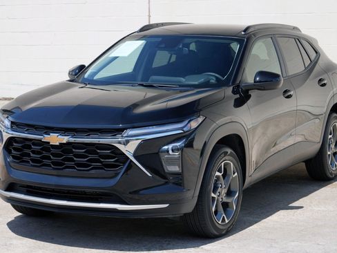 Used 2025 Chevrolet Trax LT w/ LT Convenience Package FWD image 41