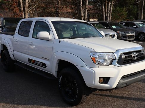 Used 2014 Toyota Tacoma PreRunner w/ SR5 Package image 3