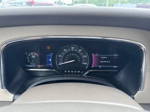 Used 2017 Lincoln Navigator Select AWD/4WD image 24