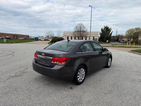 Used 2011 Chevrolet Cruze LS image 4