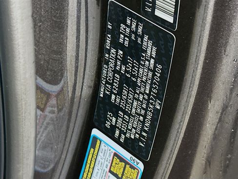 Used 2026 Kia Carnival FWD image 12