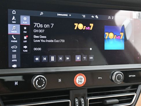 Certified 2025 Porsche Macan image 16