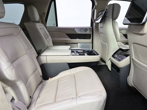 Used 2021 Lincoln Navigator Reserve AWD/4WD image 18