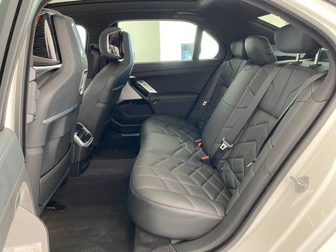 Used 2024 BMW 750e xDrive AWD/4WD image 22